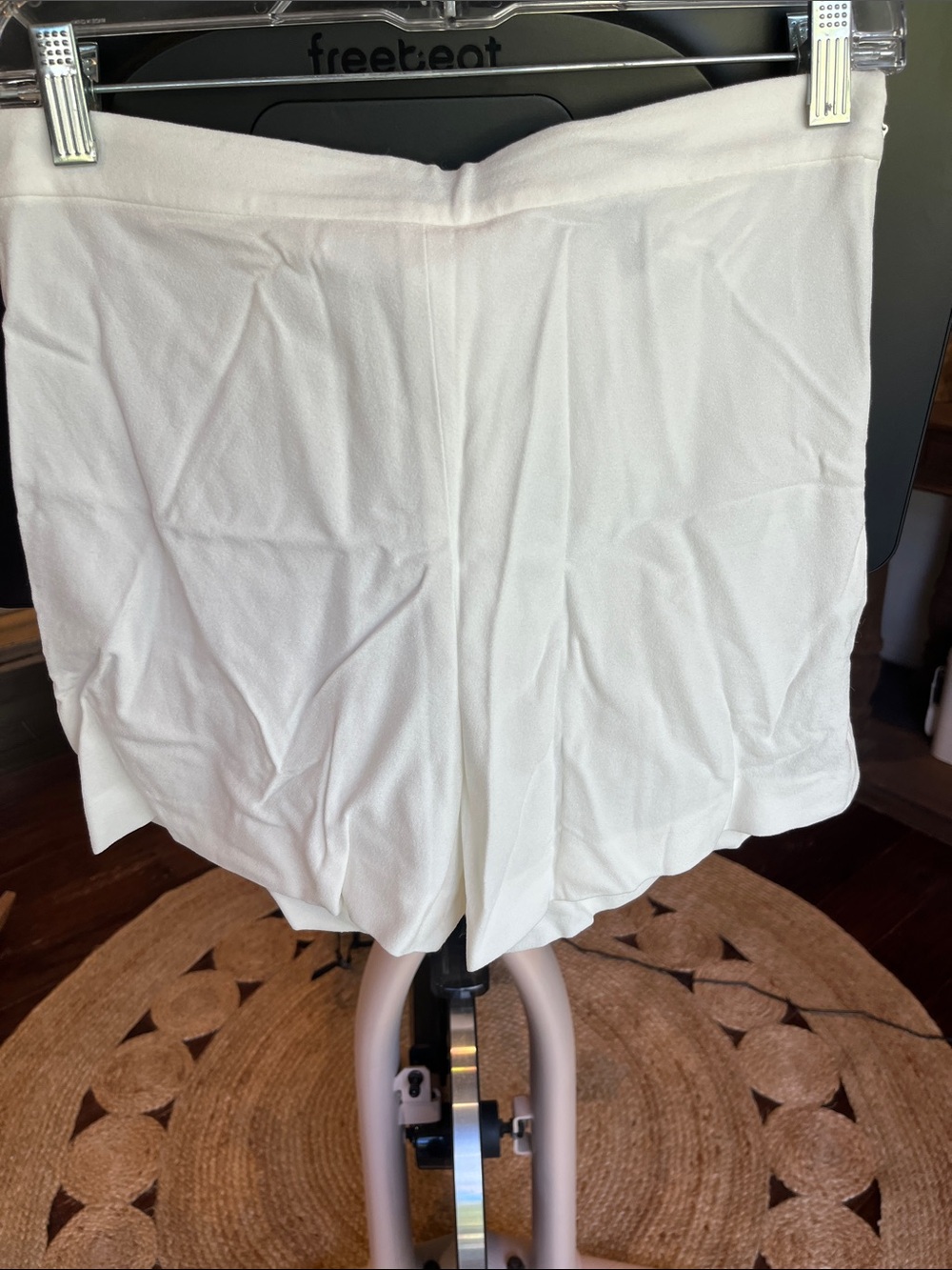 Theory viscose off white ivory shorts